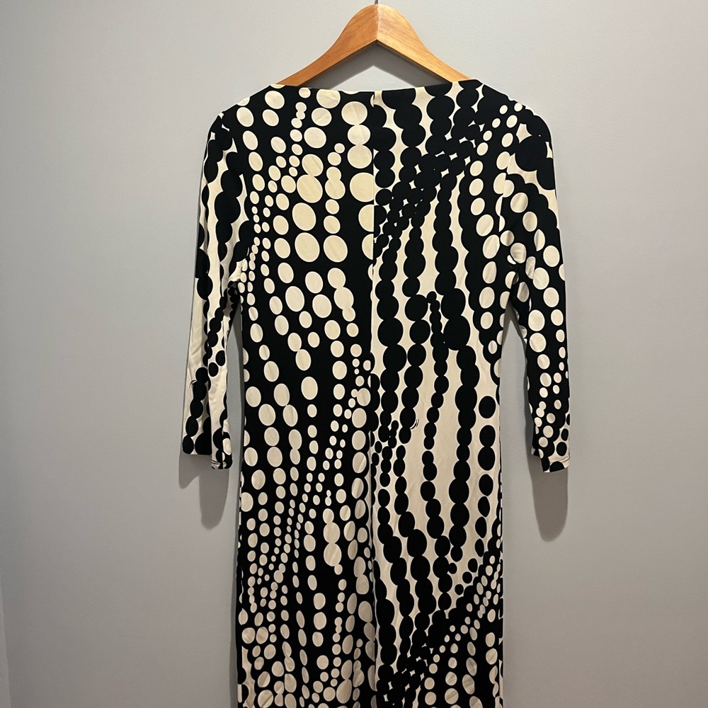 Trina Turk - black and white shift dress. Size 4